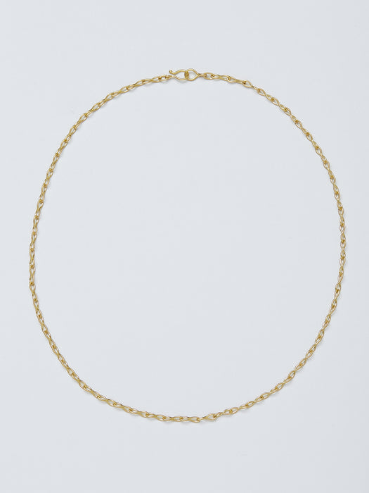 Nuru Chain by Alexis Menten with 20k gold twisted figure-of-eight links handmade in an ancient style shown from the front
